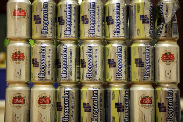 Belçika birası Hoegaarden ve Stella Artois — Stok fotoğraf