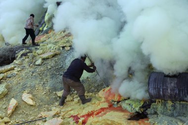 Mayın Kawah Ijen'de Doğu Java-sülfür