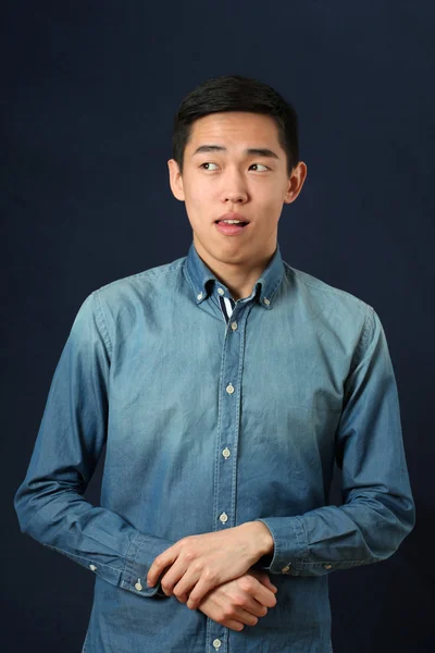 Asiático hombre haciendo cara — Foto de Stock