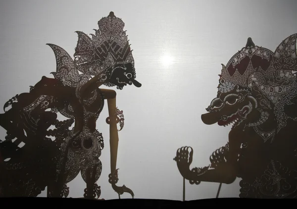 Teatro de títeres de sombra tradicional indonesio wayang kulit —  Fotos de Stock