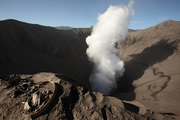 Smoking crater of Mount Bromo — Stock Photo, Image