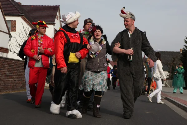 Lidé navštěvují Zampern karneval — Stock fotografie