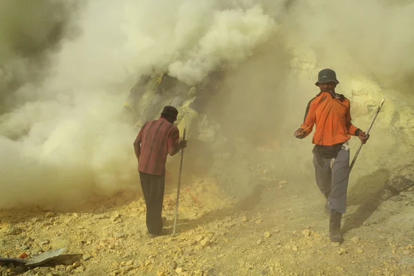 Sulphur mines Kawah Ijen in East Java — Stock Photo, Image