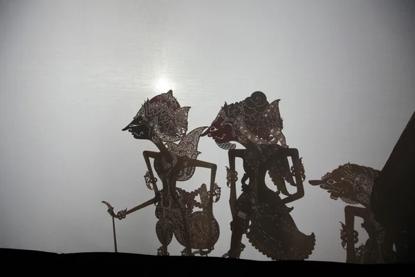 Indonéské stínové loutkové divadlo wayang kulit — Stock fotografie