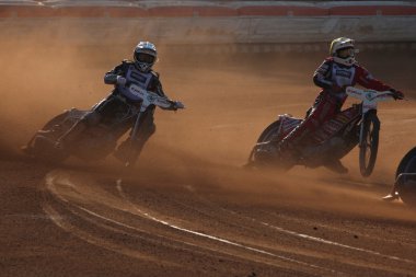 Yolda Speedway biniciler rekabet