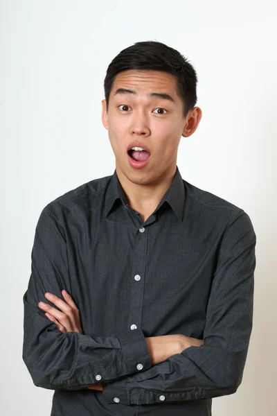 Surpreso jovem asiático homem — Fotografia de Stock