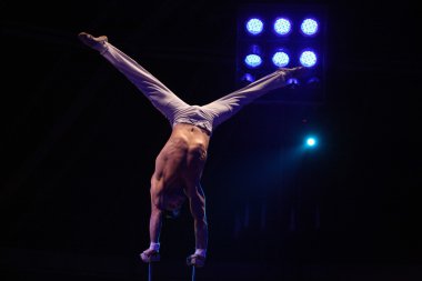 Çek equilibrist gerçekleştirir