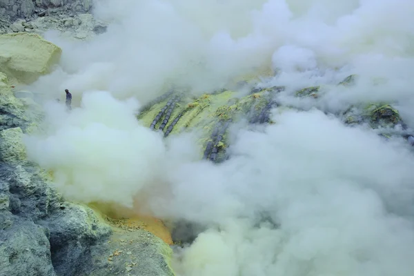 Miniere di zolfo a Giava orientale — Foto Stock