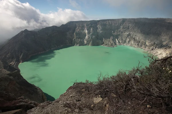 Lago acido a Kawah Ijen — Foto Stock