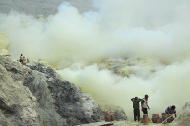Mayın Kawah Ijen'de-sülfür
