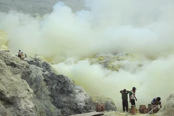 Sulphur mines Kawah Ijen — Stock Photo, Image