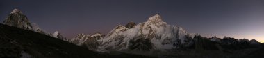 Everest Dağı ve Khumbu Buzulu