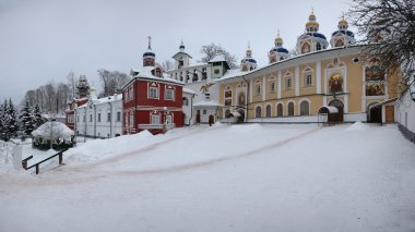 Pskov yakınındaki Pskovo Pechersky Manastırı