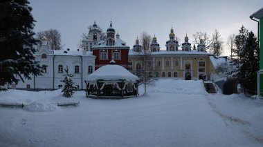 Pskov yakınındaki Pskovo Pechersky Manastırı