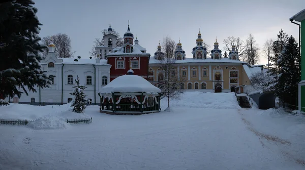 Pskovo-Pechersky klasztor w pobliżu Psków — Zdjęcie stockowe