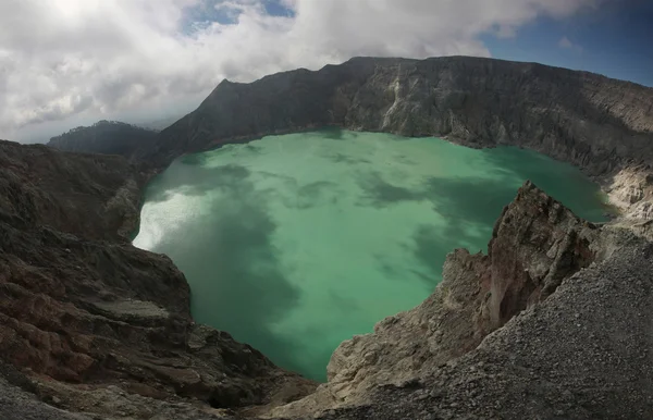 Acid lake in Kawah Ijen — Stock Photo, Image