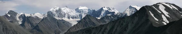 Montaña Belukha en las montañas de Altai — Foto de Stock