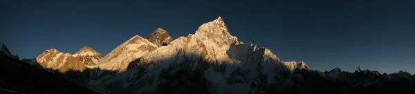 Mount Everest en de Khumbu gletsjer — Stockfoto