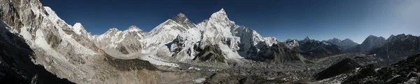 Mount Everest en de Khumbu gletsjer — Stockfoto
