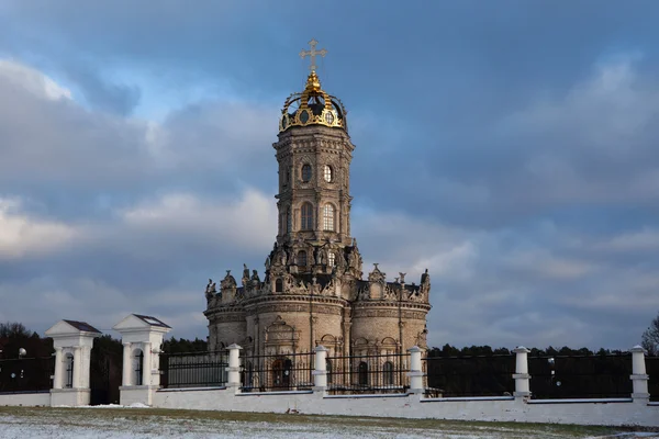 Dubrovitsy kerk in de buurt van Moskou, Rusland. — Stockfoto