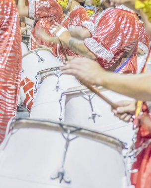 Uruguay Karnaval Geçidi 'nde Candombe Davulcuları Grubu