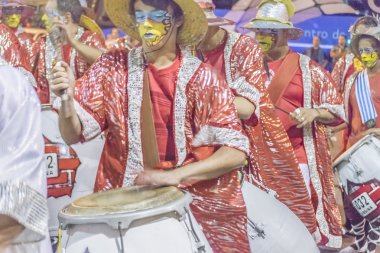 Uruguay Karnaval Geçidi 'nde Candombe Davulcuları Grubu
