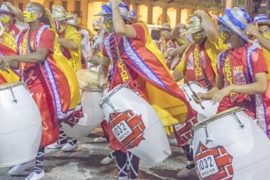 Uruguay Karnaval Geçidi 'nde Candombe Davulcuları Grubu