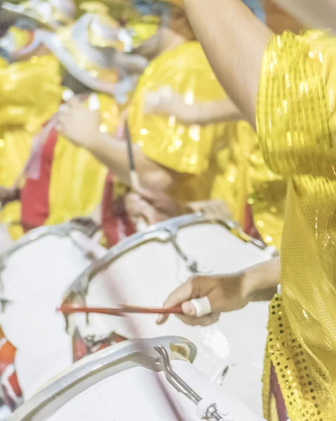 Gruppe von Candombe-Trommlern beim Karnevalsumzug in Uruguay — Stockfoto