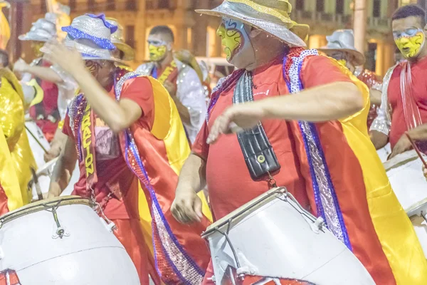 Grupo de Bateristas Candombe en Desfile de Carnaval de Uruguay — Foto de Stock