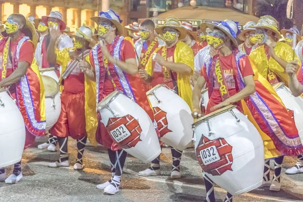 Uruguay Karnaval Geçidi 'nde Candombe Davulcuları Grubu