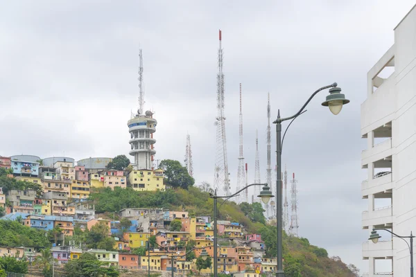 Låg vinkel syn på Cerro Santa Ana i Guayaquil Ecuador — Stockfoto