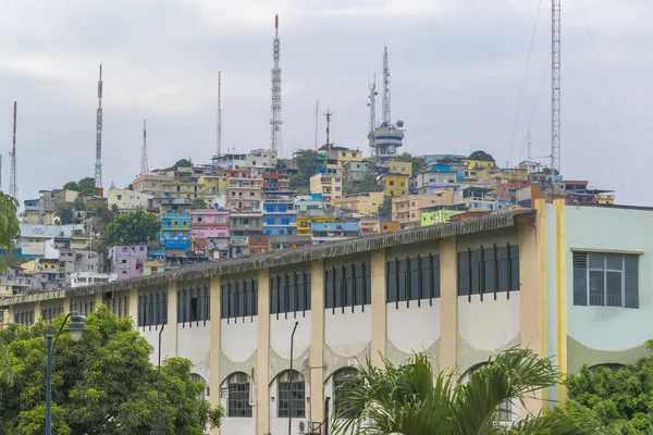 Låg vinkel syn på Cerro Santa Ana i Guayaquil Ecuador — Stockfoto