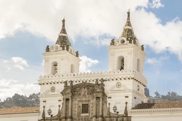 Католическая церковь Сан-Франциско в Эквадоре — стоковое фото