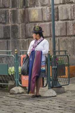 Ekvador Traditonal kostümlü kadın