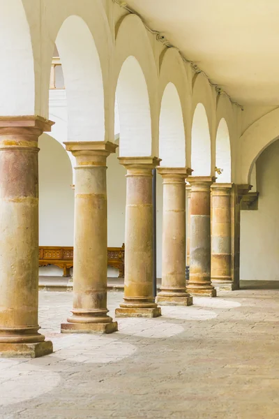 Binnenaanzicht van Quito San Francisco Church — Stockfoto