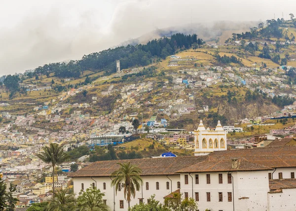 Quito tarihi merkezi havadan görünümü — Stok fotoğraf