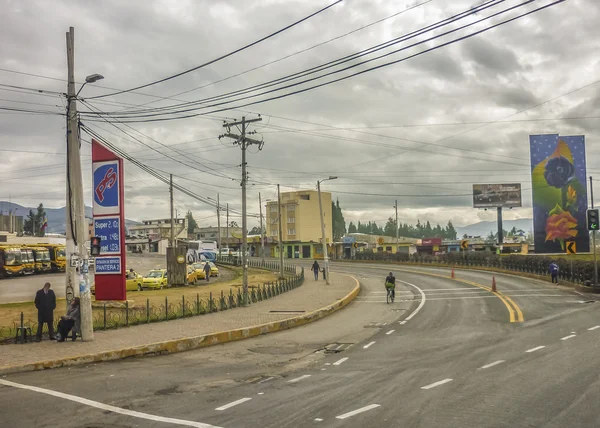 Autobahn am Rande von Quito — Stockfoto