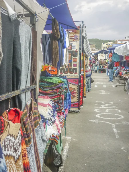 Mercado de tela de la ciudad de Otavalo Ecuador — Foto de Stock