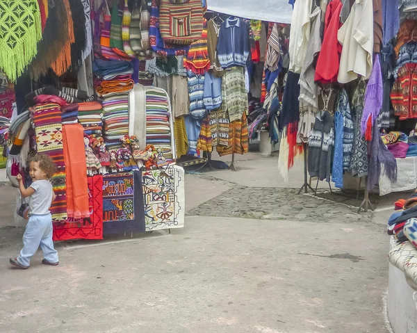Mercado de tela de la ciudad de Otavalo Ecuador — Foto de Stock