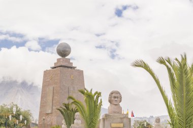 Orta Dünya'ya anıt Quito Ekvador