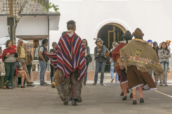 传统的厄瓜多尔土著舞蹈展 — 图库照片