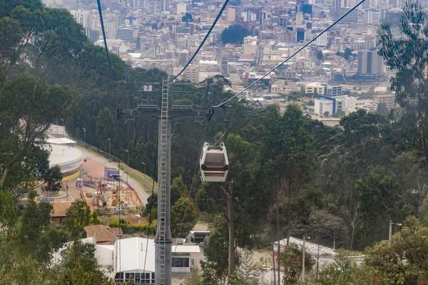 Widok z Quito z kolei linowych — Zdjęcie stockowe