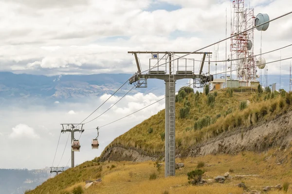 Luchtfoto van Quito van kabelbaan — Stockfoto