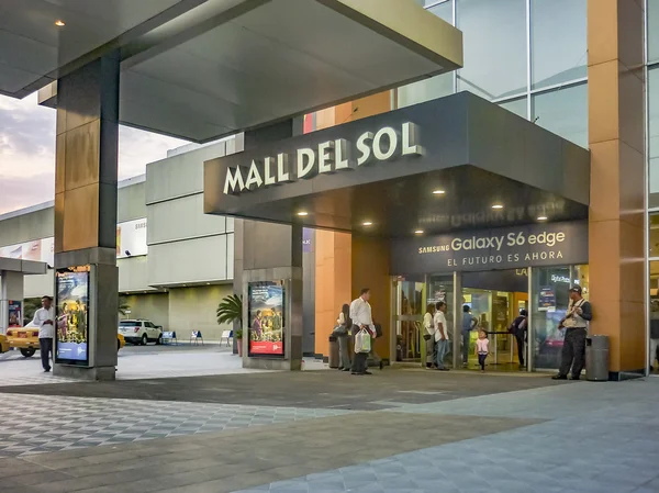 Moderna köpcentret ingången Guayaquil Ecuador — Stockfoto