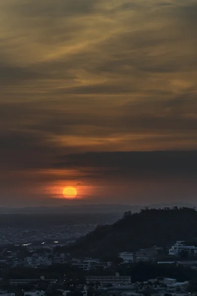 Guayaquil hava manzara günbatımı sahne — Stok fotoğraf