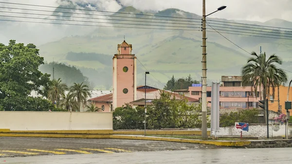 厄瓜多尔基多郊区的城市场景 — 图库照片