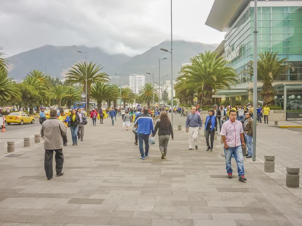 Városi jelenet a modern Quito — Stock Fotó