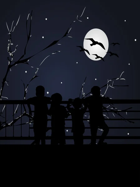 Silhouette ragazzi guardando il chiaro di luna — Foto Stock
