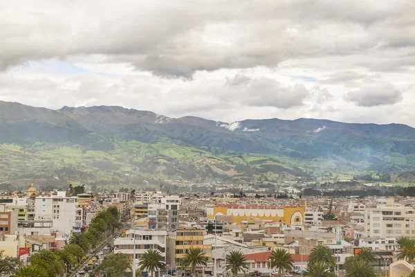 在厄瓜多尔里奥班巴市的鸟瞰图 — 图库照片