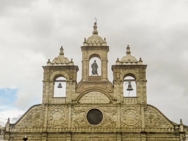 Riobamba Katedra niski kąt widzenia — Zdjęcie stockowe